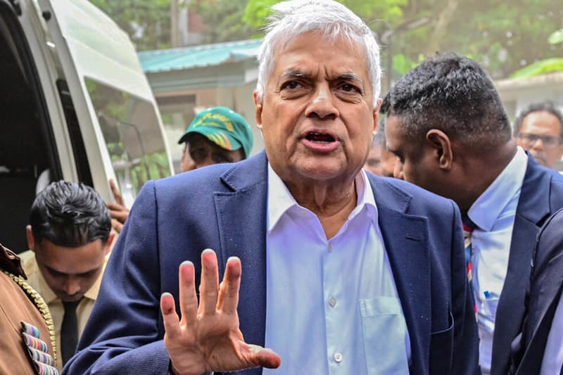 රනිල්ගේ ලන්ඩන් ගමනේ 'මිලියන 16' සැබෑවක්ද? දේශපාලන කරළිය උණුසුම් කළ වාහන බිල!
