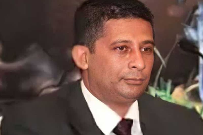 පුතාට පියාව බලන්න පොලිස් වාර්තා ගෙන එන්න කියයි ! - සලේගේ පුතාව පැය තුනක් රස්තියාදු කර ගෙදර යවයි