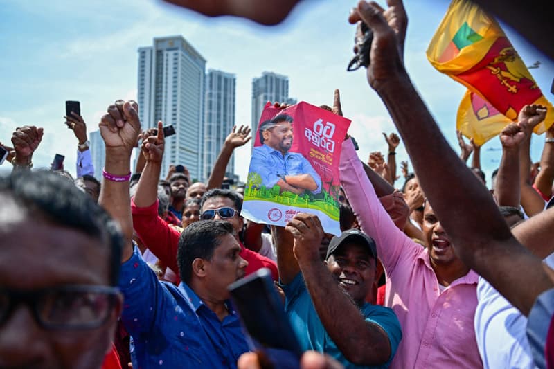 විප්ලවයෙන් තොර පද්ධති වෙනස සහ ආණ්ඩුකරණයේ ප්රයෝජ්යතා මානය | Athulasiri Samarakoon