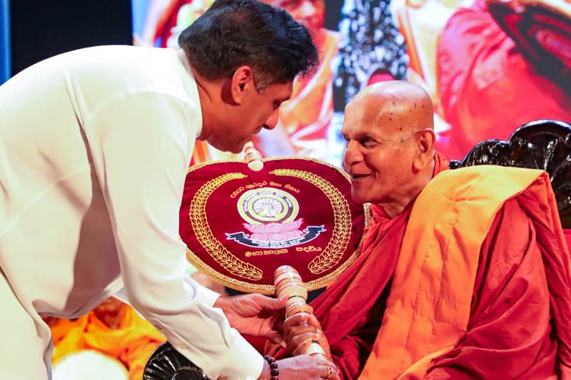 හිටපු ප්රබලයෝ, ඉන්න ප්රබලයෝ එක මිටක සිටි උත්සවයකදී බුද්ධ ශාසනයට එරෙහි කුමන්ත්රණයක් ගැන සජිත් එළිපිටම කතාකරයි
