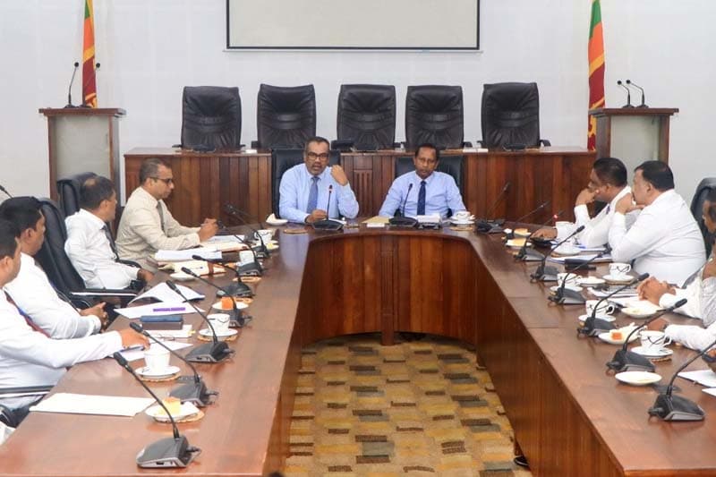 දකුණේ ව්යාපාරික ගැටලුවලට කඩිනම් විසඳුම්: රජය සහ වාණිජ මණ්ඩලය අතර එකඟතාවක්!
