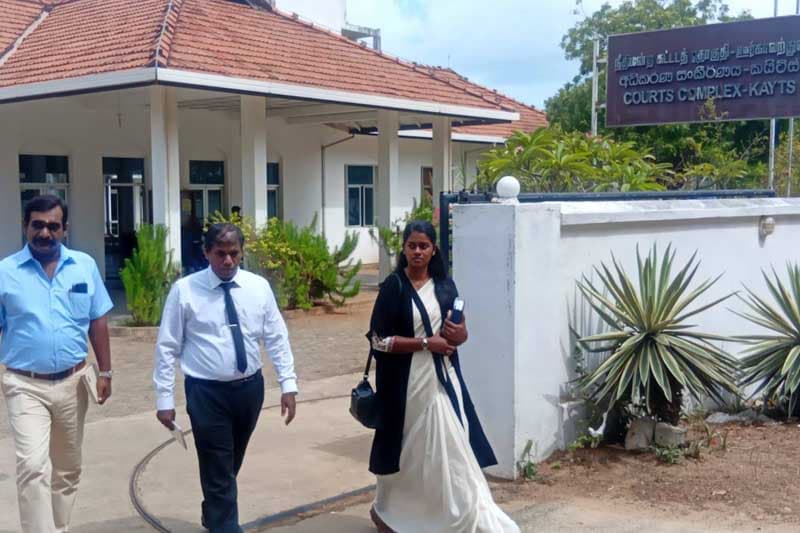 අවුරුද්දක් පරණ පැමිණිල්ලක් ගැන උසාවියට වාර්තාවක් දීම පොලිසිය තවත් කල් දමයි