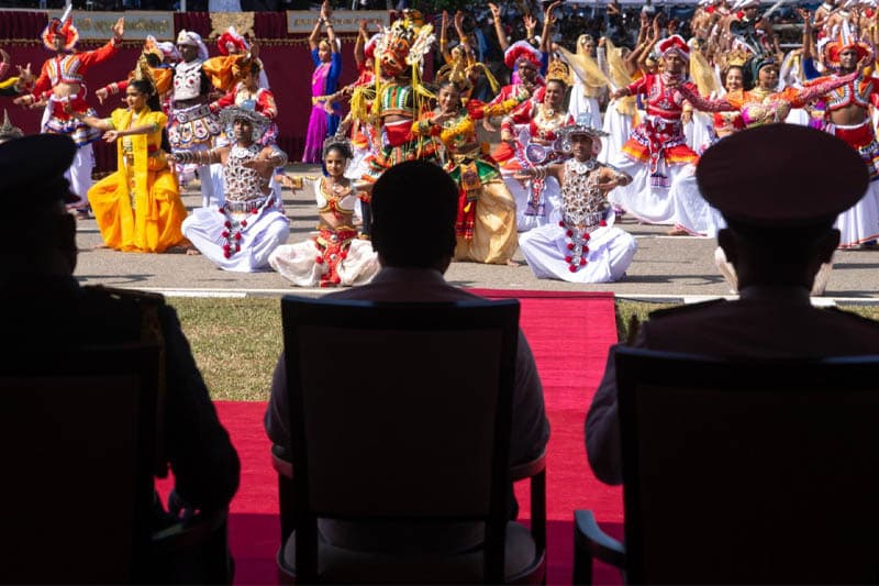 එක්ව යමු කියා තනියෙන් යෑම - 'අනිද්දා' කතුවැකිය