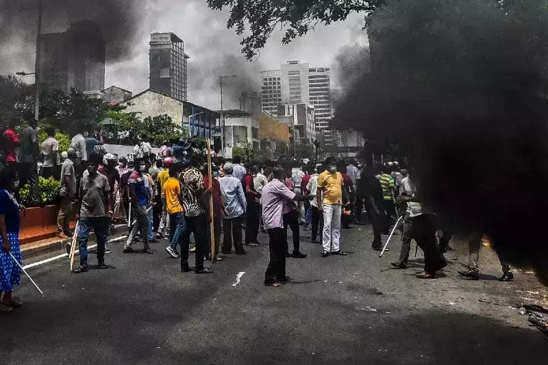 ඔබ මොබ්වලින් ඈත් වී සිටිය යුත්තේ ඇයි? | Ajith Parakum