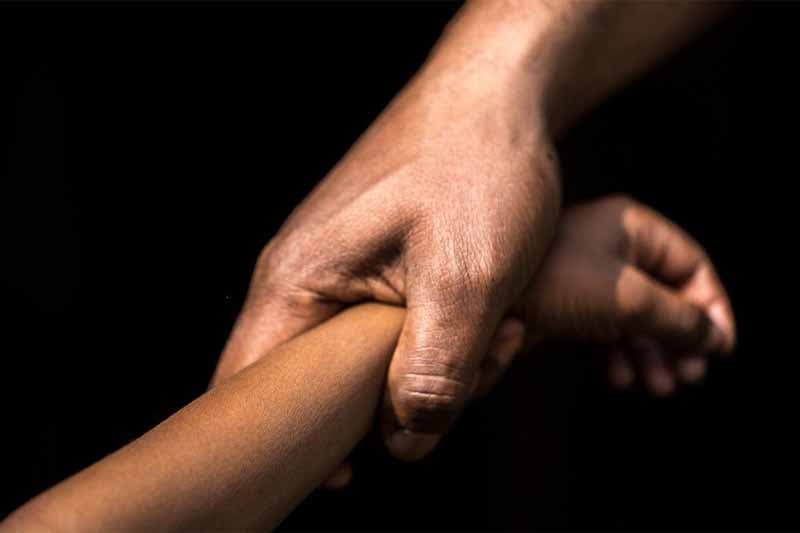 සිය දියණිය අපයෝජනය කිරීමට ආධාර අනුබල දුන් මව රිමාන්ඩ්