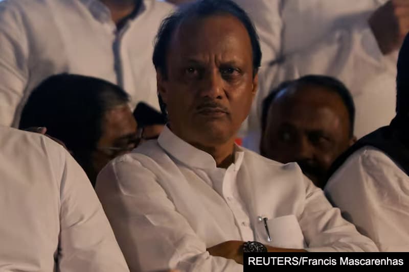 මහාරාෂ්ට්ර නියෝජ්ය මහ ඇමති ගුවන් අනතුරකින් ජිවිතක්ෂයට