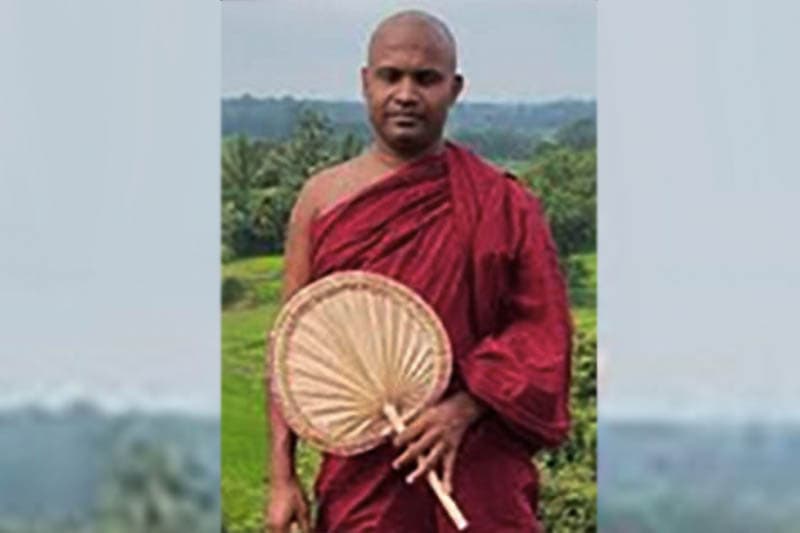 අනුරපුර පුදබිමේ සුනඛ පක්ෂාගාත රෝගය මැඬලීමට වෙර දරන යස හාමුදුරුවෝ