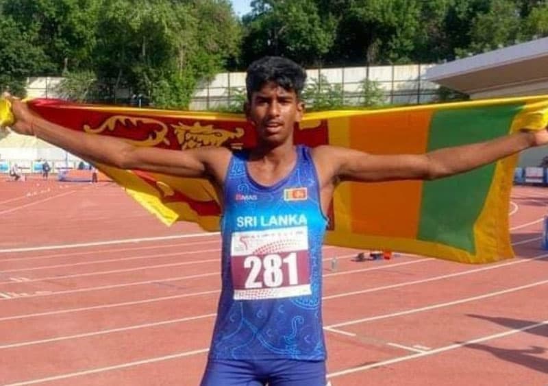 අයෝමාල් අකලංක: බාධා මැද ලංකාවට රිදී පදකකමක් දිනා දුන් යොවුන් ක්රීඩකයා