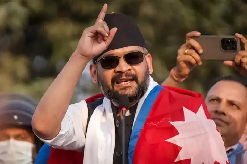 ගාලු මුවදොර අරගලයේ පන්නරයෙන් නේපාලයේ අගමැති පදවියට පත් රැප් ගායක බාලෙන්