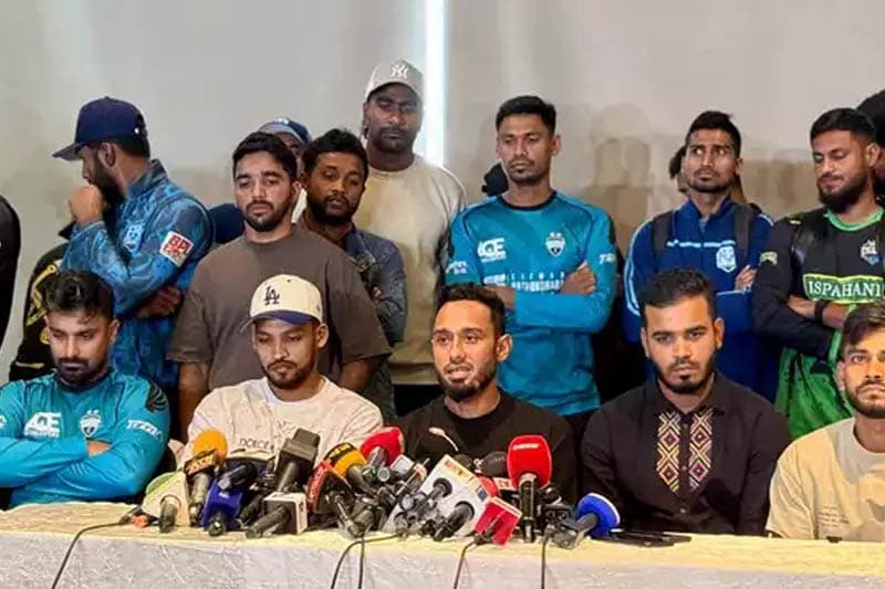 ‘ද්රෝහීන්’ ලෙස හඳුන්වමින් බංග්ලාදේශ ක්රිකට් ක්රීඩකයන්ට තර්ජනාත්මක ඇමතුම්