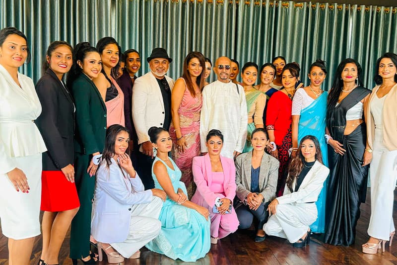 නීතිඥවරියන් 10ක් රූ රැජින වේදිකාවට: Universal Woman කිරුළට දැඩි තරගයක්