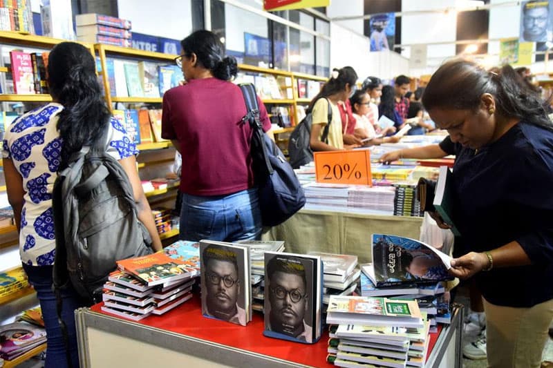 කොළඹ පොත් ප්රදර්ශනයේදී මහ ප්රකාශකයෝ පොඩි එවුන් සූරාකනවා ද?