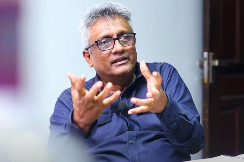 අනිමිසලෝචනය නූතන ද? CARBON TV වීඩියෝවක් : 'So what?' එරන්ද ගිනිගේ, දීප්ති ගෙන් අසයි !