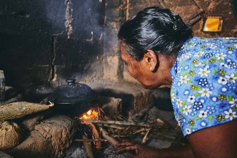 ජනගහනයෙන් 10.5%ක් නිවාසවල තනියෙන්