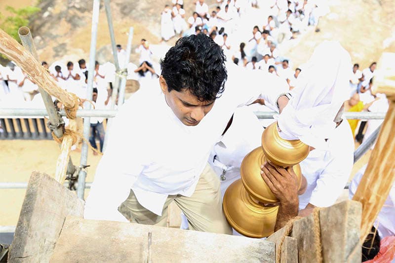 ජයසුමනගේ අමනකම - (එරන්ද ගිනිගේ)