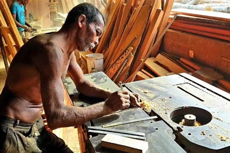 වඩුවැඩෙන් දිවි ගෙවන පොහොසතේකි මං! | Chinthana Dharmadasa