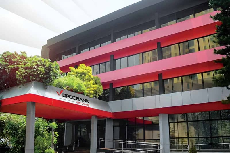 Standard Chartered පාරිභෝගිකයන් 50,000ක් DFCC බැංකුවට: දේශීය බැංකු ක්ෂේත්රයේ දැවැන්ත එකතු වීමක්!