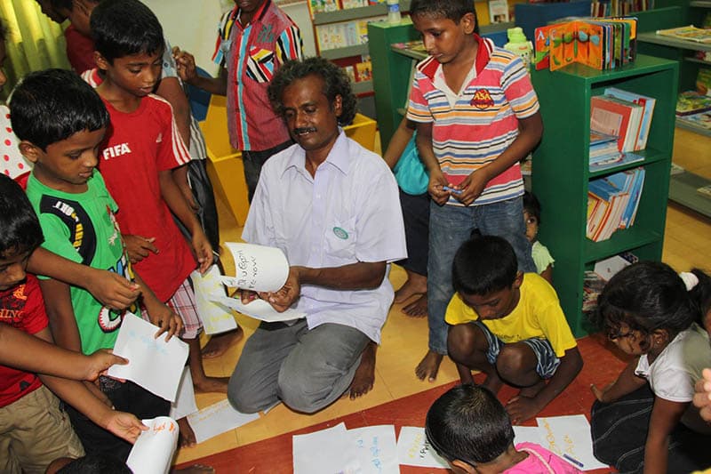බස් පෙරළන ඩී.එම්.එස්.