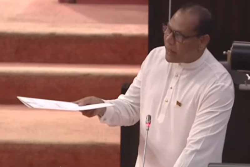 මුදල් ලේකම් වරප්රසාද කමිටුවට ගේන යෝජනාව කුණු බක්කියට ! ; 'ජාත්යන්තරයට පැමිණිලි කරනවා'- දයාසිරි කියයි