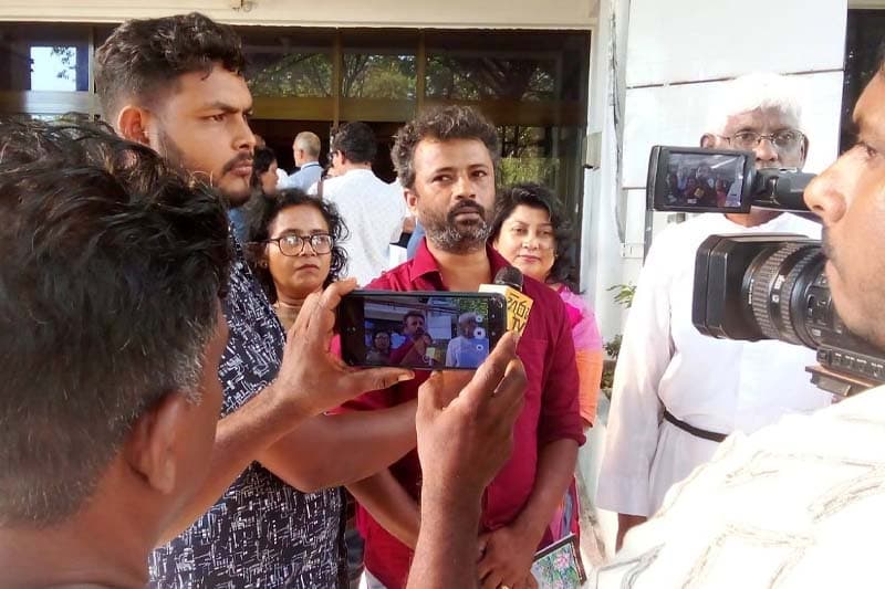 දීපචෙල්වන්ගේ සාහිත්ය : ප්රජාතන්ත්රවාදය, වාර්ගික රාජ්යය සහ ජාතිවාදී දේශපාලනය | Athulasiri Samarakoon