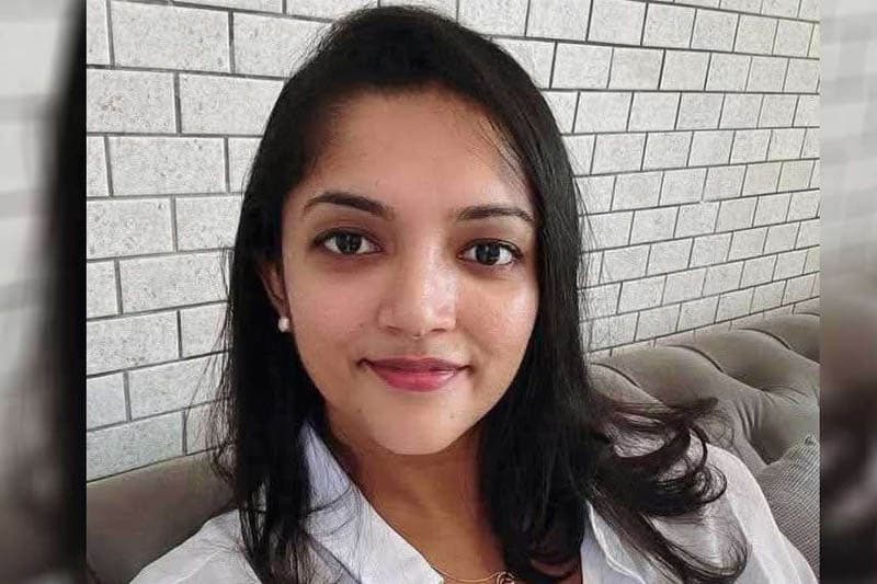 බස් රථයෙන් ඇදවැටුණු තරුණ වෛද්යවරිය දින 14කට පසු මියයයි