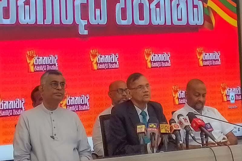 මුළු කැබිනෙට්ටුවම ගෙදර යා යුතුයි - මහාචාර්ය ජී.එල් පීරිස්