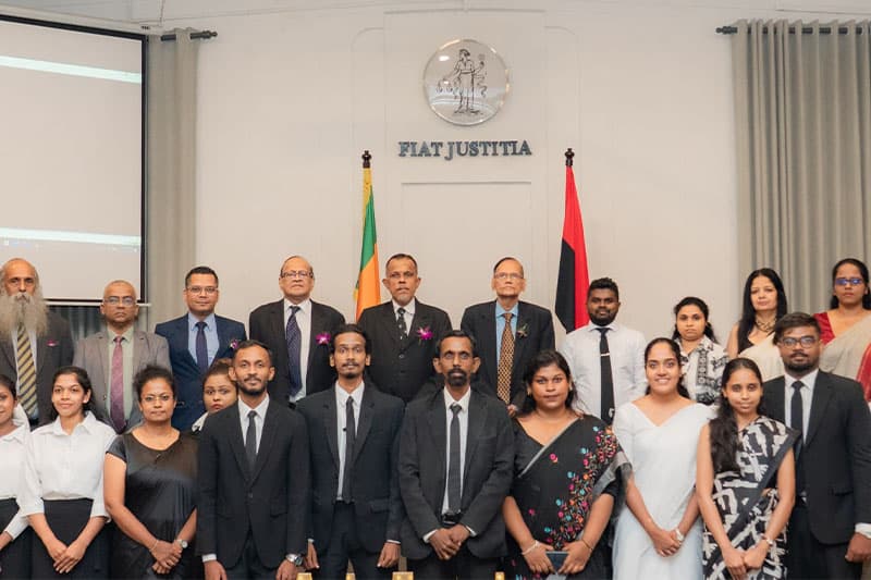 නීති පර්යේෂණ සඳහා භාරකාර අරමුදලක් පිහිටුවීමට මහාචාර්ය ජී.එල්. පීරිස්ගෙන් පියවර!