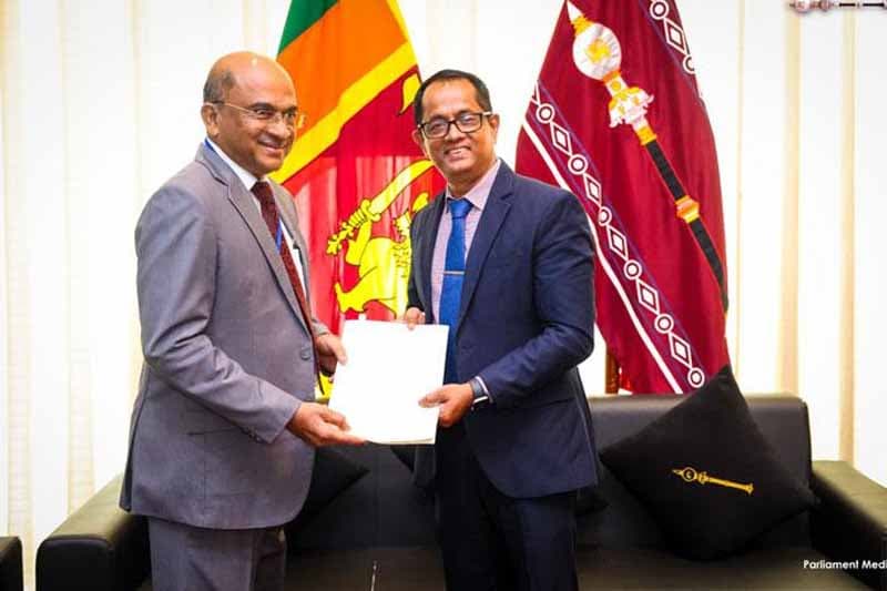 හිටපු විගණකාධිපති ගාමිණී විජේසිංහ විගණන කොමිසමට