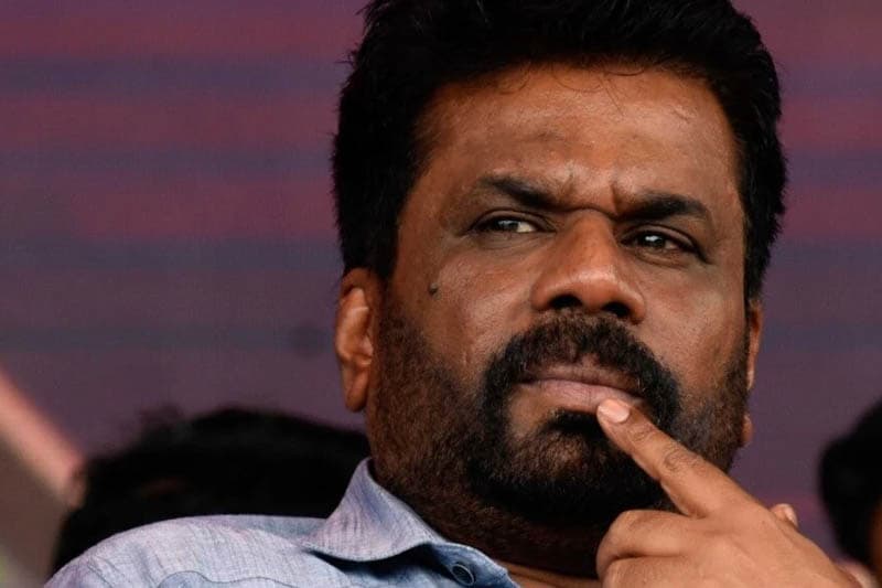සිරස, අනුරව ජෝකර් කෙනෙක් කරලා නැතිම කරනවා....| එරන්ද ගිනිගේ