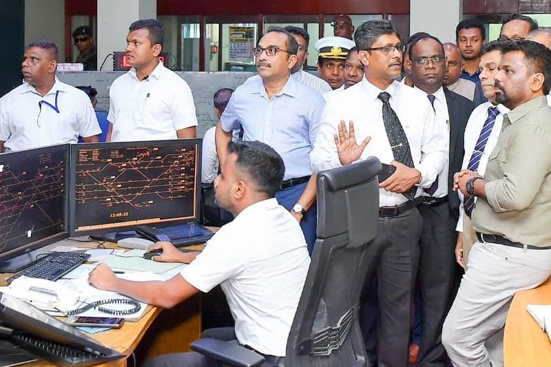 ආණ්ඩුව පීචo ද? | Mahesh Hapugoda