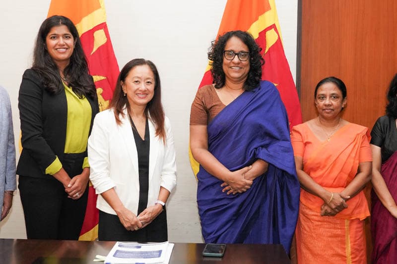 අධ්යාපන ප්රතිසංස්කරණ සඳහා අමෙරිකානු තානාපතිනිය හා අග්රාමාත්යතුමිය අතර හමුවක්