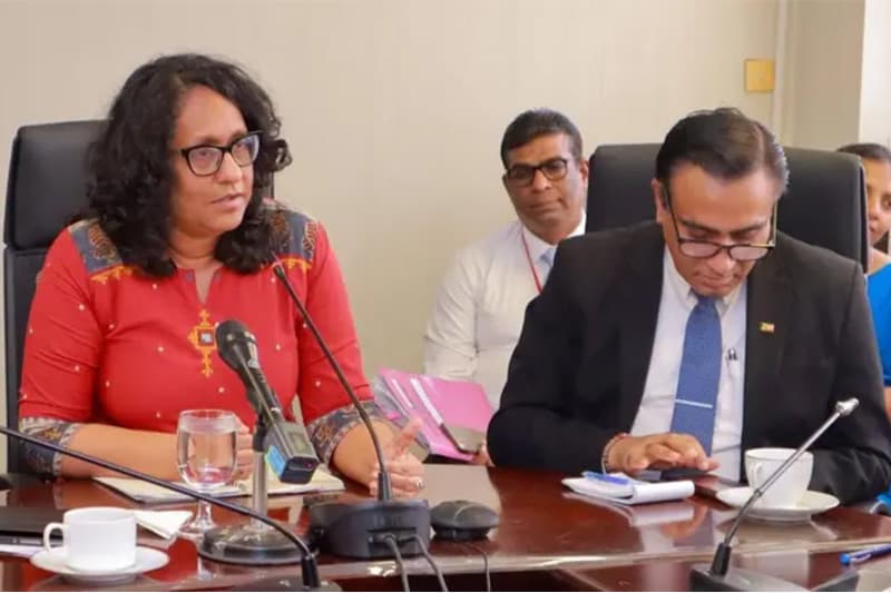 ආණ්ඩුවේ කරට වැටුණු අධ්යාපන අවුල | මහින්ද පතිරණ