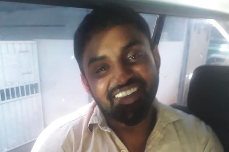කුඩු සලිඳු - පොඩි ලැසී පැන ගිය පාරේම හරක් කටාත් යන බවට සැක !