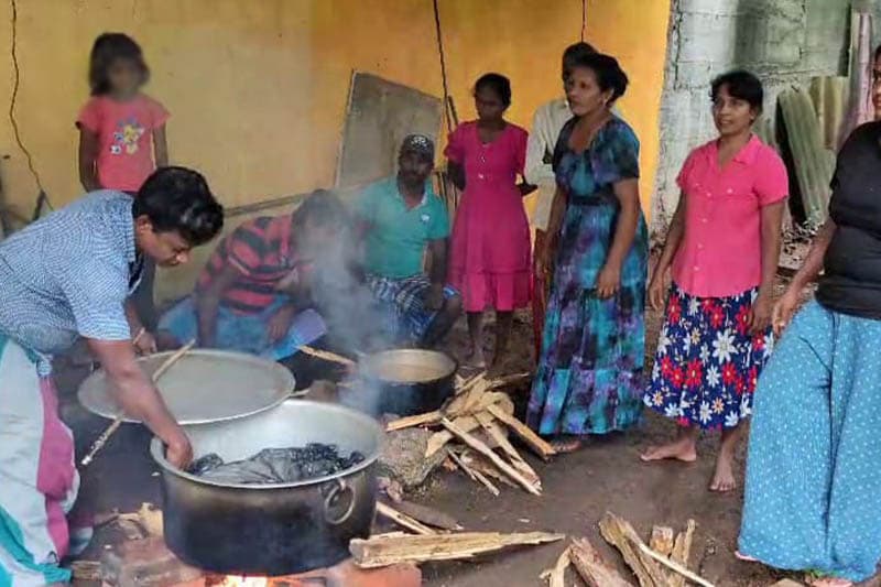හසලක වලස්ගල කන්ද නාය යාමේ අවදානමක් ! - පවුල් 105 ක් ඉවත් කරයි
