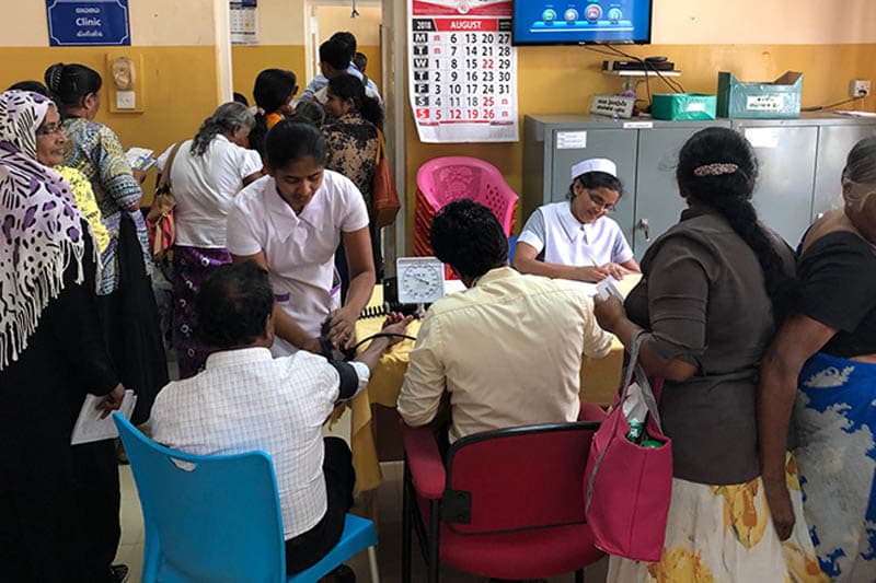 සෞඛ්ය සේවකයන්ගේ නිවාඩු අවලංගු කිරීමෙන් සේවක හිඟය අඩු කළ හැකි ද?