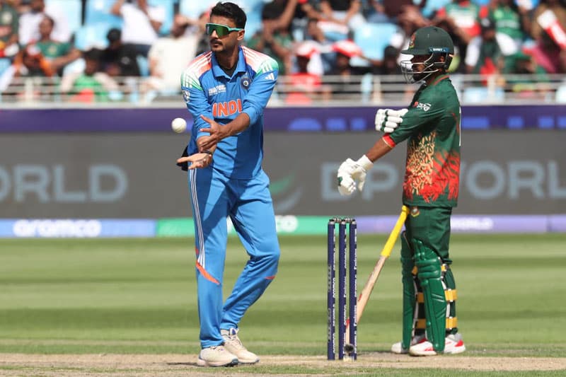 ‘හැට්-ට්රික්’ අහිමි කිරීමේ හිලව්වට ඉන්දියා නායකයාගෙන් පන්දු යවන්නාට රාත්රී භෝජන සංග්රහයක්