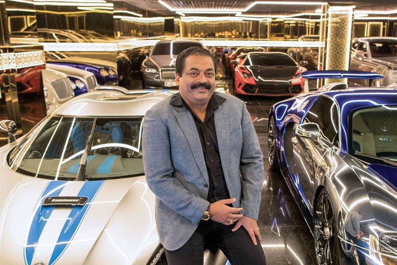 ණයක් නැති බිලියනපතියා බදු නිලධාරීන් වටලද්දී සියදිවි හානි කරගෙන