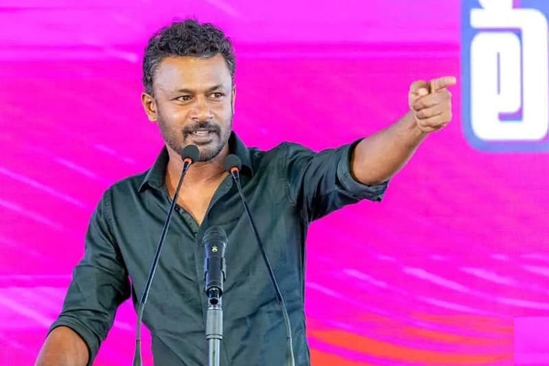 මන්ත්රී ජගත් මනුවර්ණ ඇතුළු සැකකරුවන් 28කගේ ලක්ෂ 250 හොර ලේඛන බැංකු වංචාව කොටුව උසාවිය හොල්ලයි! - දෙදෙනෙකුට වහාම වරෙන්තු