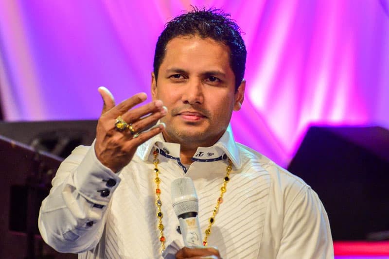 ප්රොෆට් ජෙරෝම් LGBTQ ජනතාව වෙත දෑත දිගුකරයි