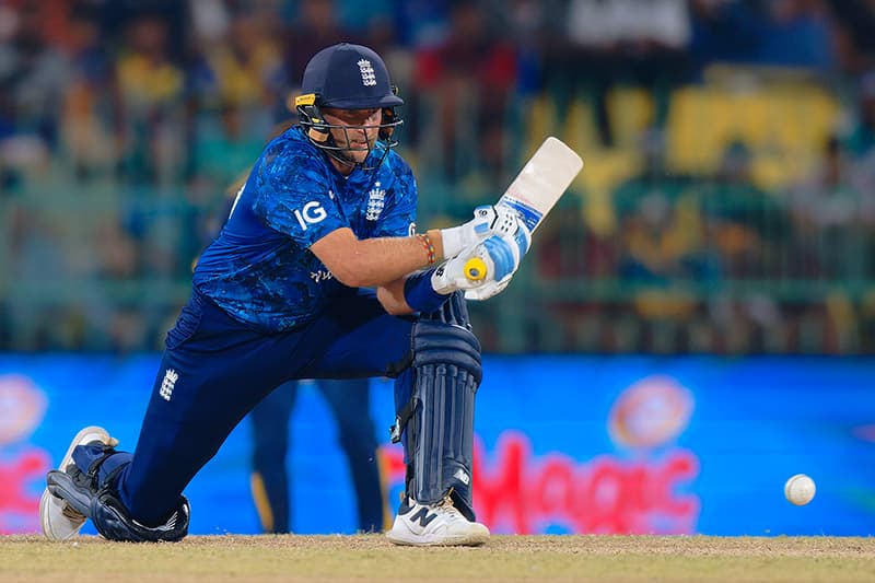 ජෝ රූට්ගේ සුපිරි පිතිහරඹය මත එංගලන්තය කඩුලු පහකින් ශ්රී ලංකාව පරදවයි