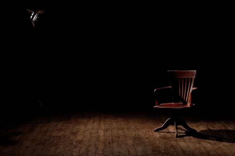 කපිල කුමාර කාලිංගගේ හීසරය : අනුන්ගෙ පුටු සහ තමන්ගෙ අටු