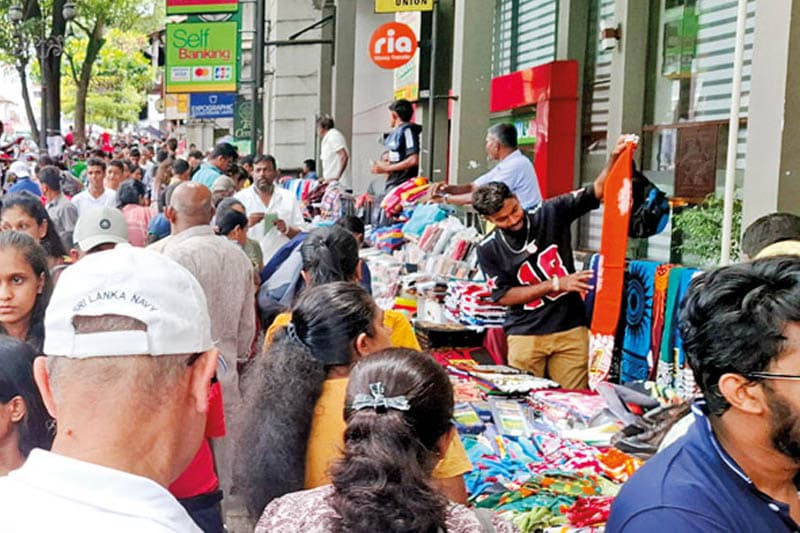 ජනවාරි 01 දා සිට මහනුවර නගරයේ පදික වේදිකා වෙළඳාම තහනම් !