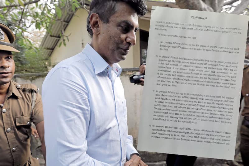 'අල්ලස් වශයෙන් ලැබුන මුදලින් කොටසක් මහින්දට දුන්න කතාවේ ඇත්ත -නැත්ත ? - කපිලගෙන් දිව්රුම් ප්රකාශයක් !