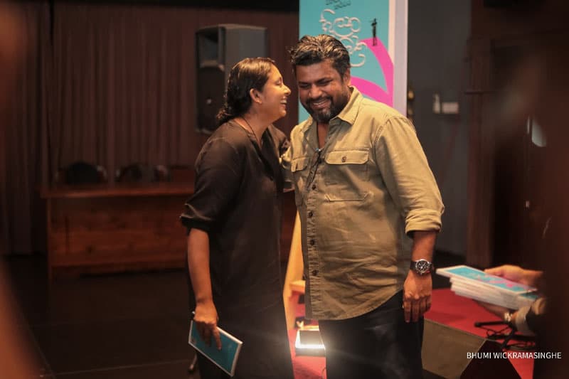 පොතක් එළියට දමමින් විමල් කැටිපෙආරච්චි කියූ අමුතුම කතාව...
