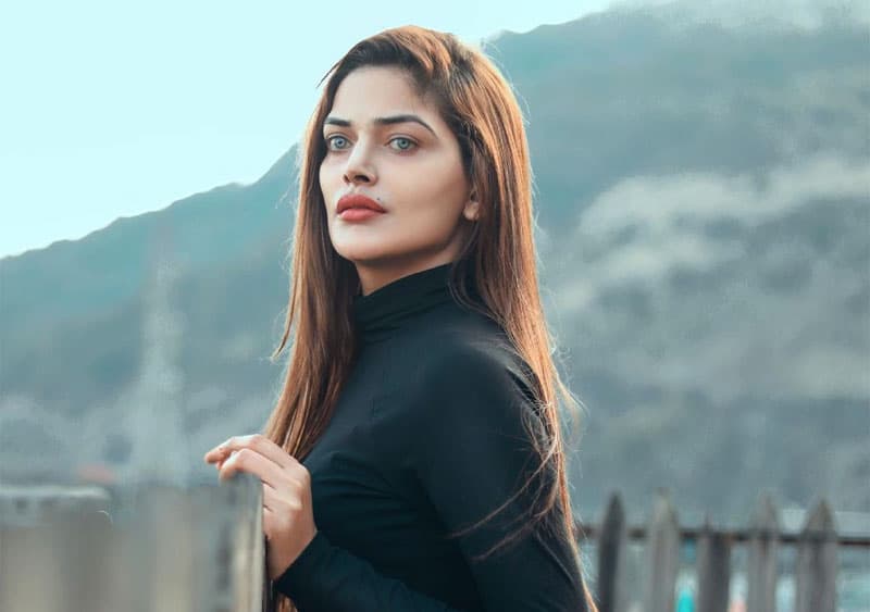 තරු මාවතේ ගමන් කරන සංක්රාන්ති ලිංගික නර්තන ශිල්පිනිය