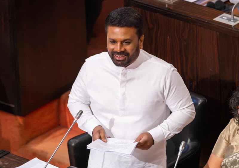 අනුන්ගේ කළිසම් තමන්ගෙ වගේ හැඳ 'අයවැය කියවීම' | කුසල් පෙරේරා
