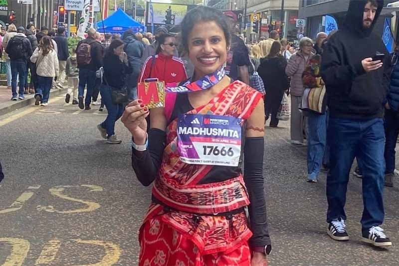 ඉන්දියානු දෙදරු මවකගෙන් සාරියක් පැළඳ වැඩිම වේගයෙන් මැරතන් දිවීමේ ගිනස් ලෝක වාර්තාවක්
