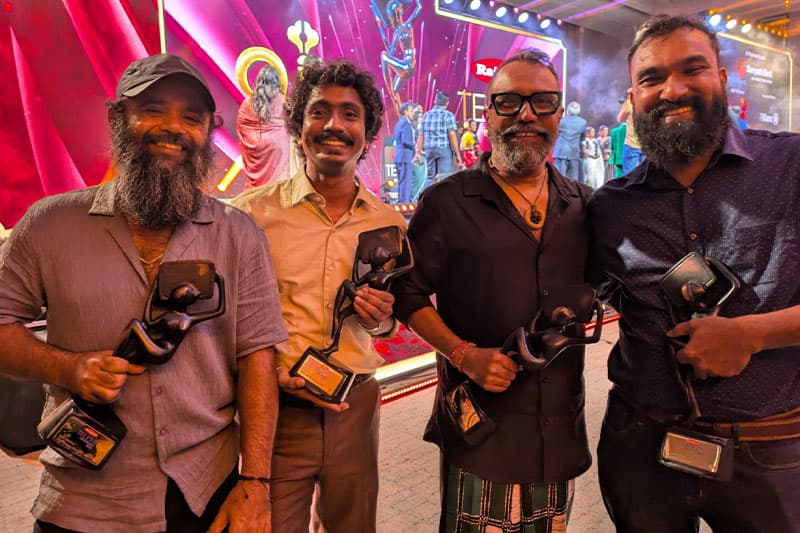 ‘රයිගම් ටෙලීස්’ සම්මාන | රැඩිකල් මැද මීයා සම්මාන පිට සම්මාන ලබයි
