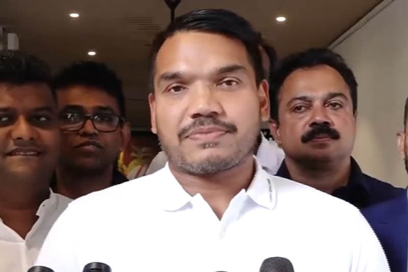 'ක්ලීන් ශ්රී ලංකා' කොච්චර ක්ලීන්ද කිව්වොත්, මුදල් අමාත්යාංශයයි මහ බැංකුවයි නම් ක්ලීන් කරලා!' – නාමල් රාජපක්ෂ