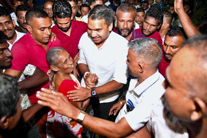 22 සංශෝධනයෙන් ආණ්ඩුව වෘත්තිකයන් සමග ගැටුමක: නාමල් චෝදනා කරයි